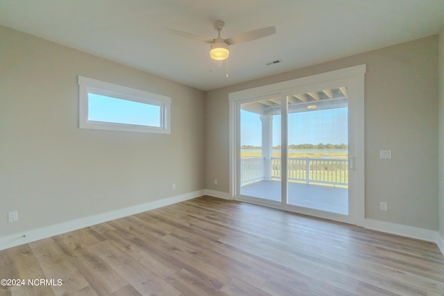 unfurnished room featuring light hardwood / wood-style flooring and ceiling fan