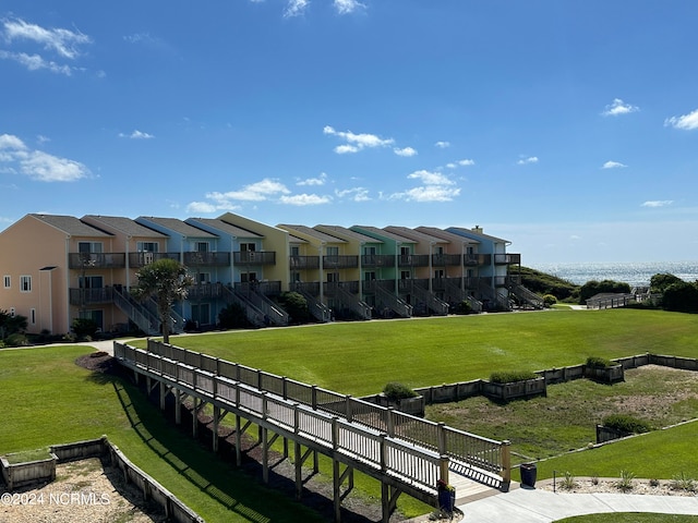 view of property's community featuring a yard