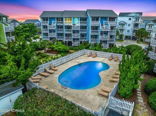 view of pool at dusk