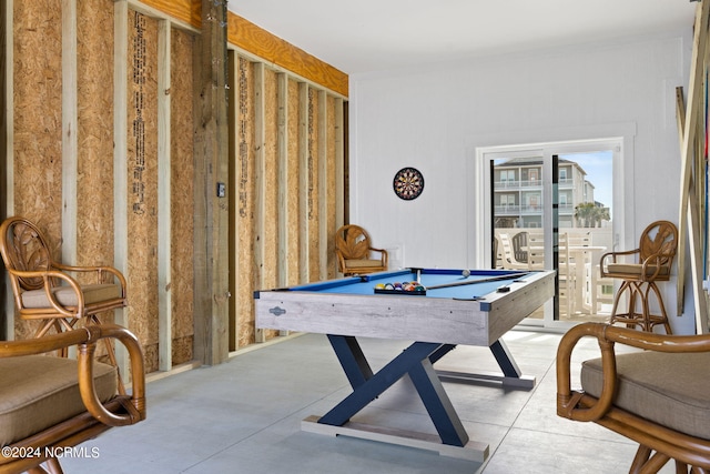 rec room with pool table