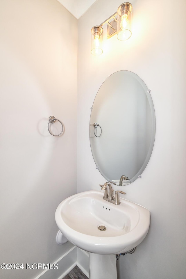 bathroom featuring sink