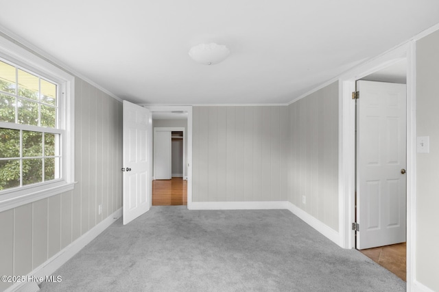 unfurnished room with carpet flooring, baseboards, and ornamental molding