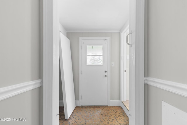 entryway with crown molding