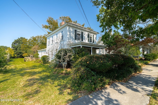 view of front of property featuring a front yard