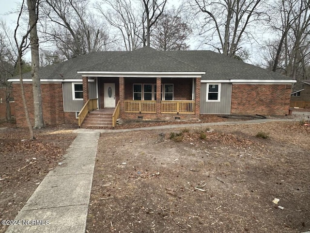 ranch-style home featuring a porch