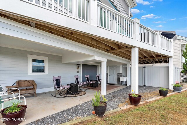 view of patio featuring an outdoor fire pit