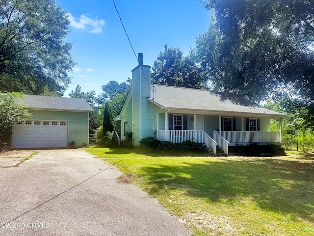 view of front of home featuring a front yard and covered porch