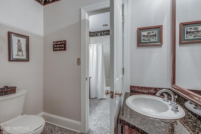 bathroom with a shower with shower curtain, vanity, and toilet