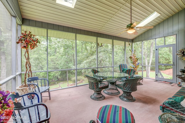 sunroom / solarium featuring ceiling fan and lofted ceiling with skylight