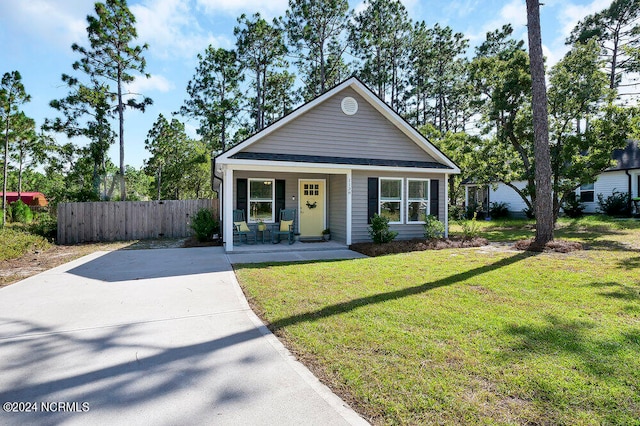 view of front facade featuring a front lawn and covered porch