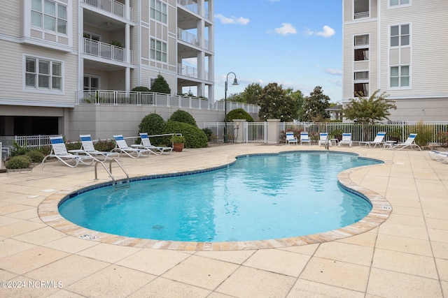 view of swimming pool featuring a patio