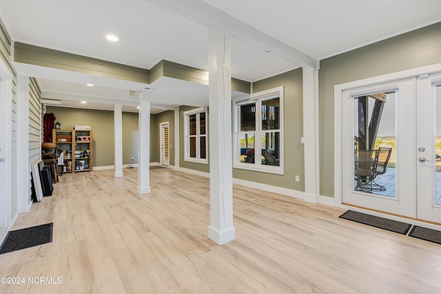 entryway featuring light wood finished floors, a healthy amount of sunlight, recessed lighting, and baseboards