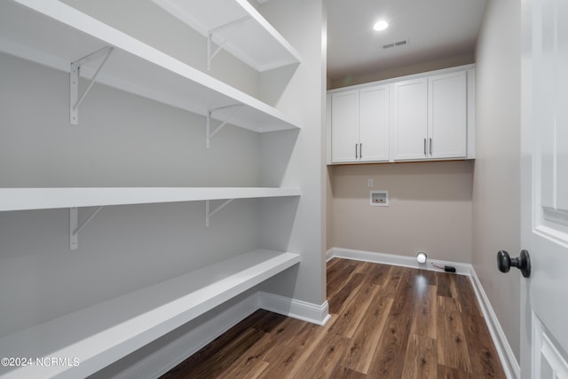 laundry area with hookup for a washing machine, laundry area, visible vents, and baseboards