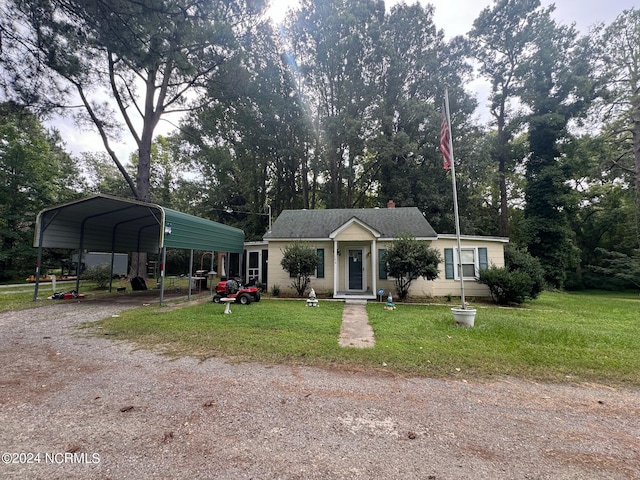 view of front of home with a carport and a front lawn