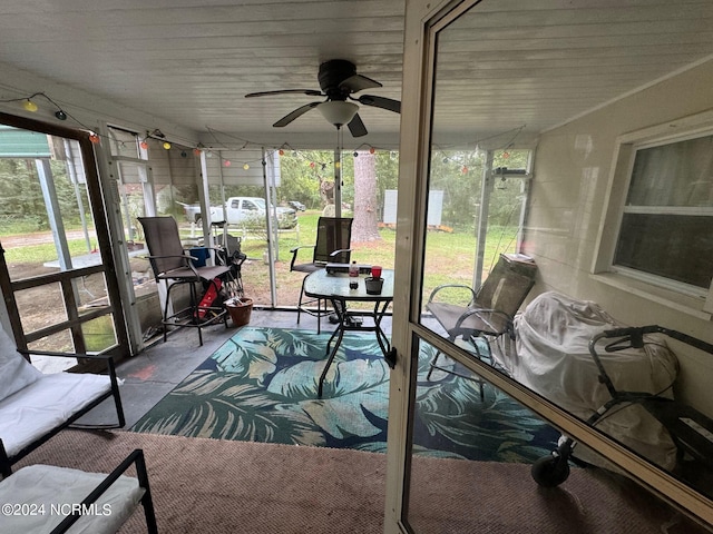 sunroom featuring ceiling fan