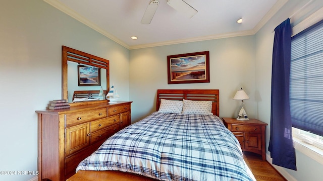 bedroom featuring ceiling fan, recessed lighting, wood finished floors, baseboards, and crown molding