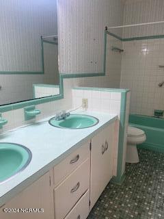 full bathroom featuring vanity, toilet, and shower / bath combination