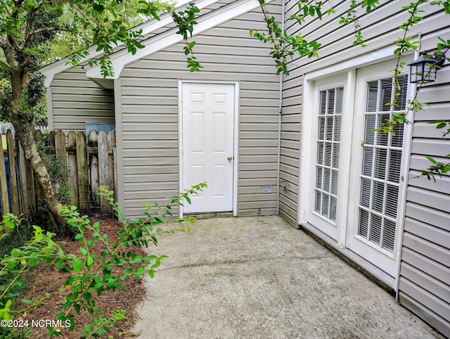 entrance to property featuring a patio