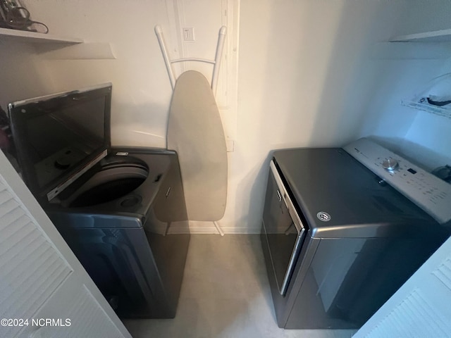 laundry area with washer and clothes dryer