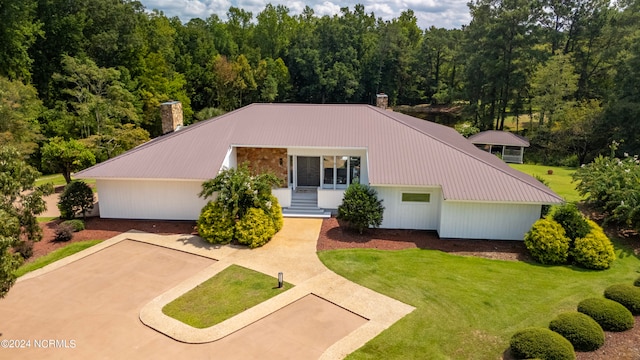 view of front of home with covered porch and a front yard