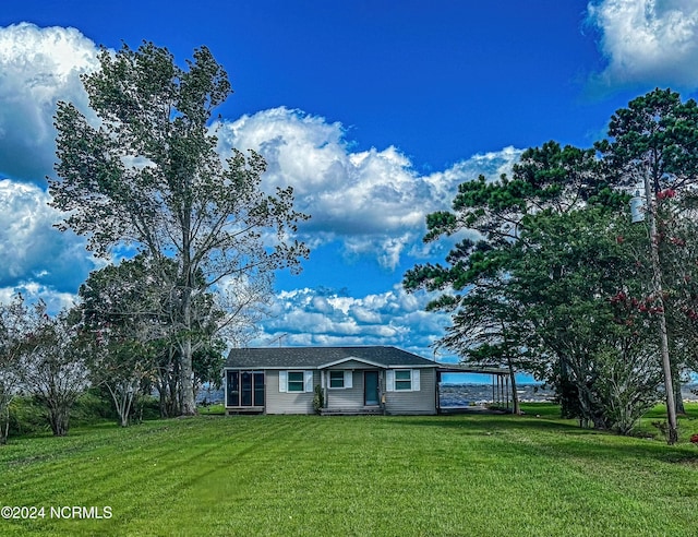 single story home with a front yard