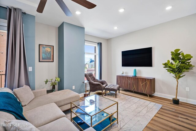 living room featuring recessed lighting, baseboards, wood finished floors, and ceiling fan