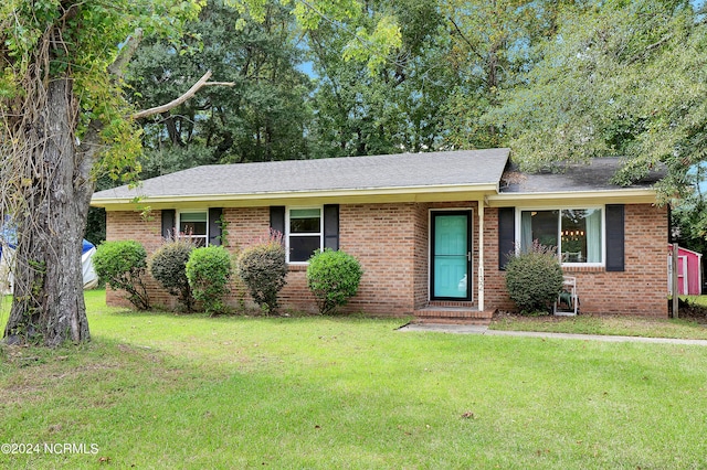 single story home with a front yard