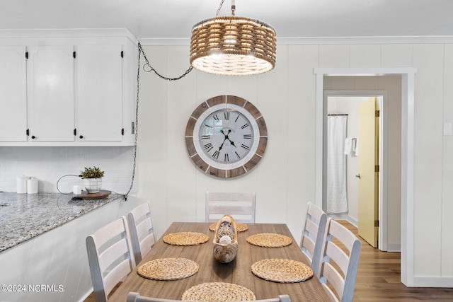 dining area featuring a chandelier, dark wood-type flooring, and crown molding