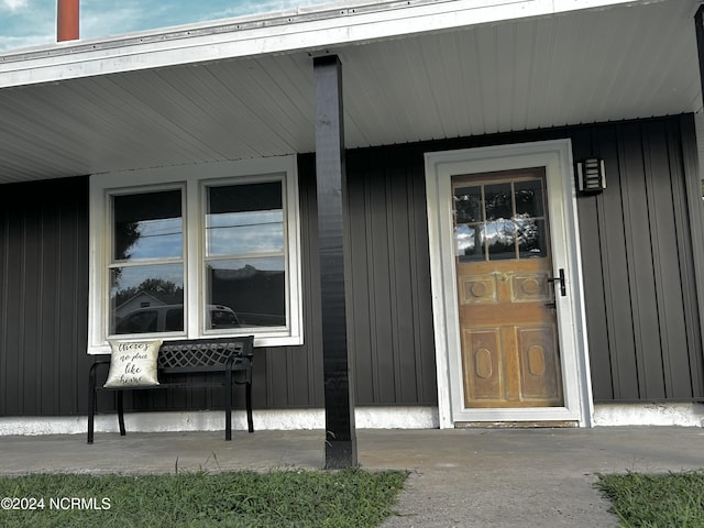 104 Charles St, Hertford, NC 27944 - doorway to property with a porch