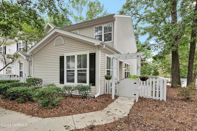 view of front of property featuring a pergola