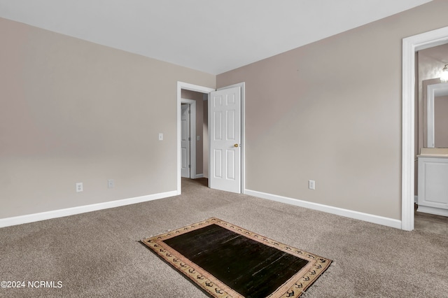 unfurnished room featuring carpet