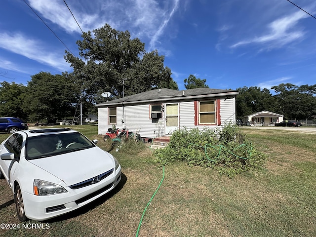 15281 Cooper St, Laurinburg, NC 28352 - view of front of property with a front yard