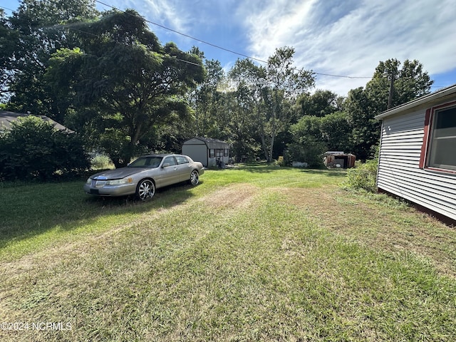 view of yard featuring an outbuilding and a storage shed