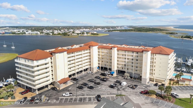 bird's eye view with a water view