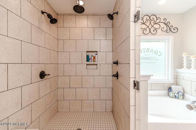 bathroom featuring tiled shower