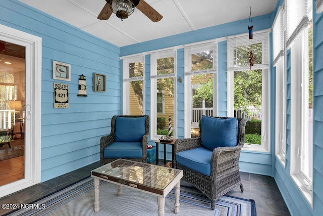 sunroom with ceiling fan