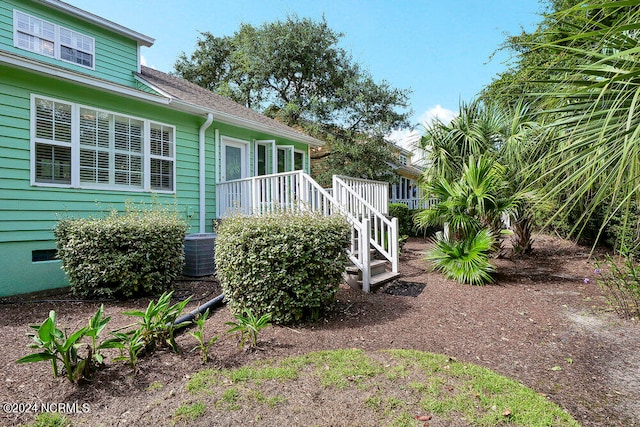 view of yard featuring cooling unit