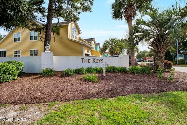 view of community / neighborhood sign