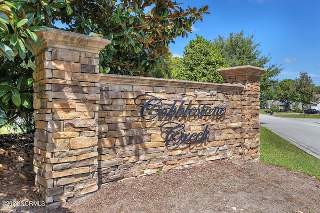 view of community / neighborhood sign