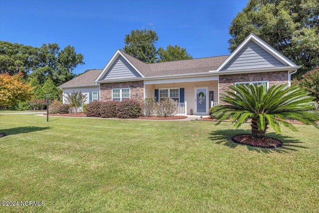 view of front of home featuring a front yard