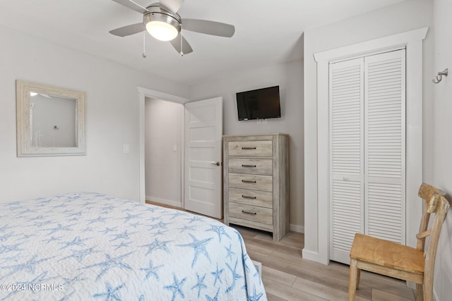 bedroom featuring ceiling fan, light hardwood / wood-style floors, and a closet