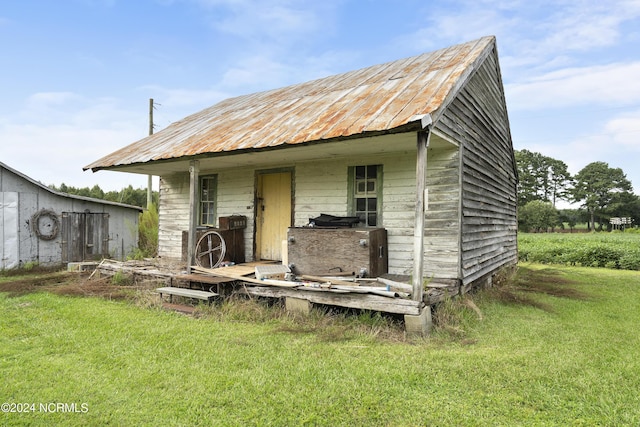 view of outbuilding with an outbuilding