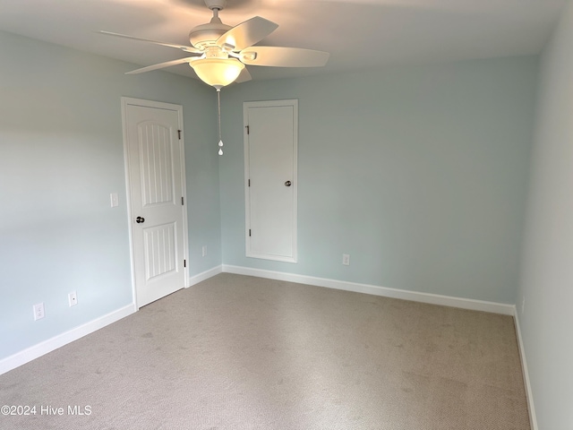 carpeted empty room featuring ceiling fan