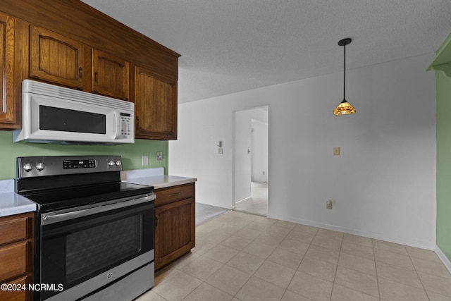 kitchen with a textured ceiling, stainless steel electric stove, and decorative light fixtures