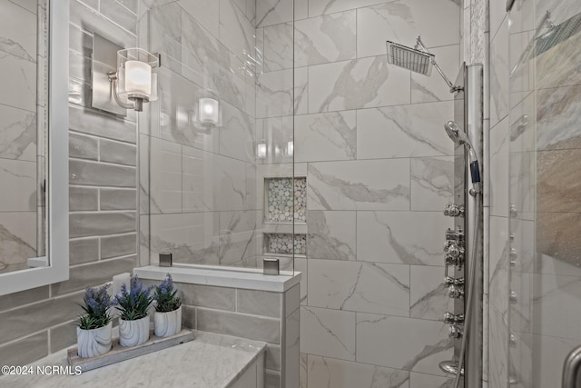 bathroom featuring tiled shower