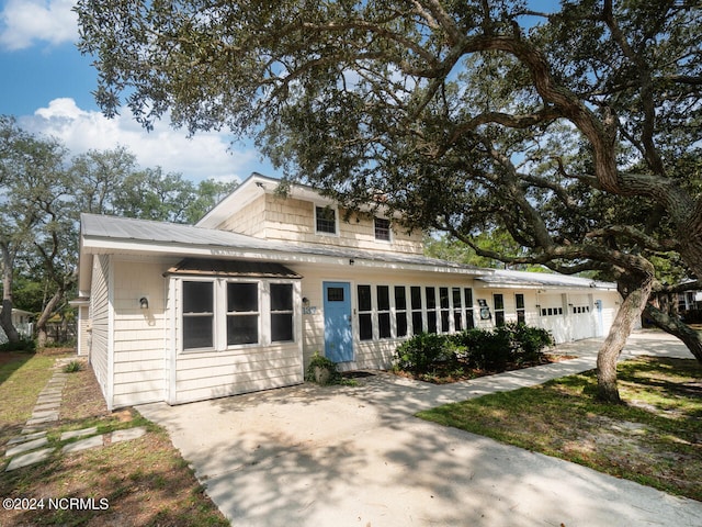 view of front facade with a garage