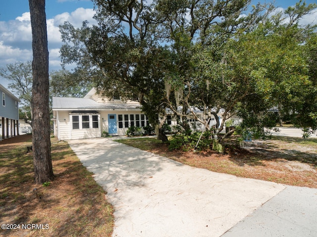 view of front of property