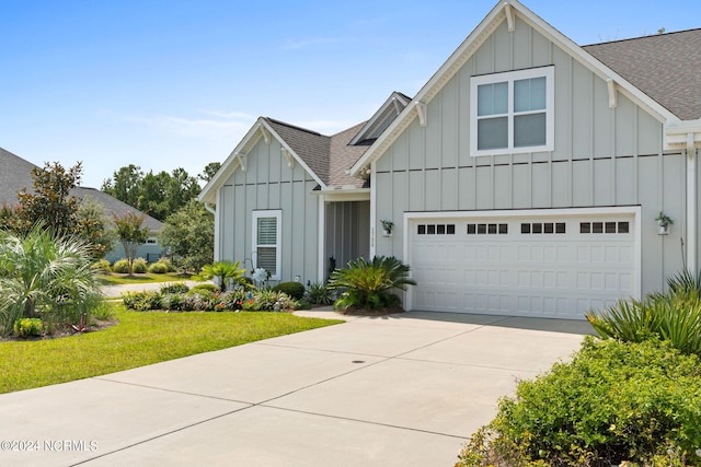 view of front of home with a front lawn