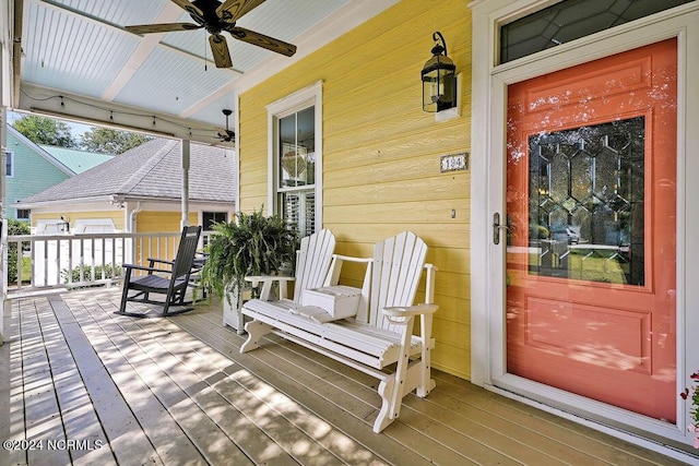 deck with ceiling fan and covered porch