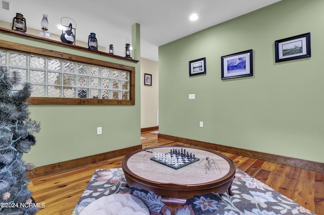 living area with visible vents, recessed lighting, baseboards, and wood finished floors